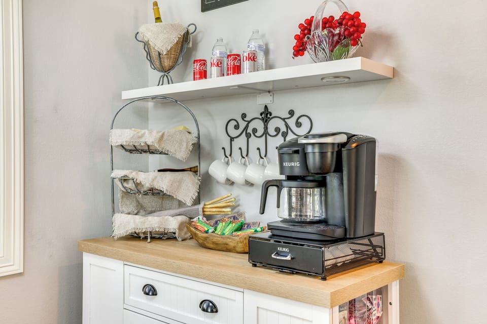 Coffee Bar | Dual Keurig/Drip Coffee Maker