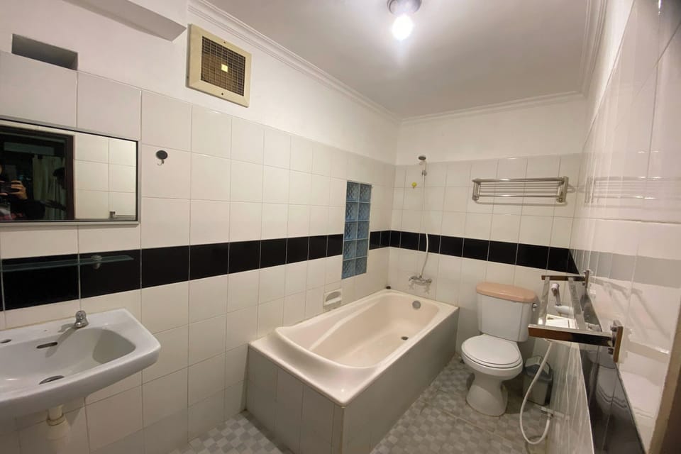 Deluxe Double Room | Bathroom | Towels
