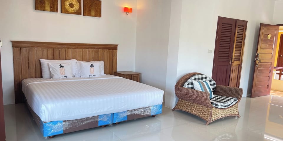 Suite | Desk, free WiFi, bed sheets