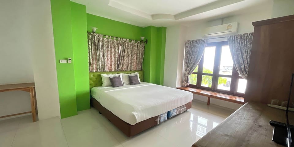 Deluxe Double Room | Desk, free WiFi, bed sheets