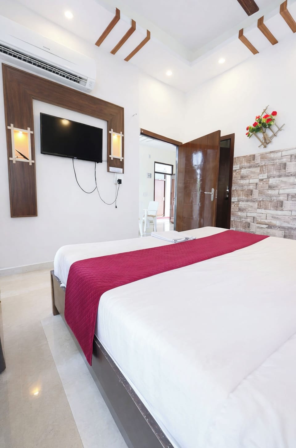 Deluxe Double Room | Hypo-allergenic bedding, desk, soundproofing, bed sheets