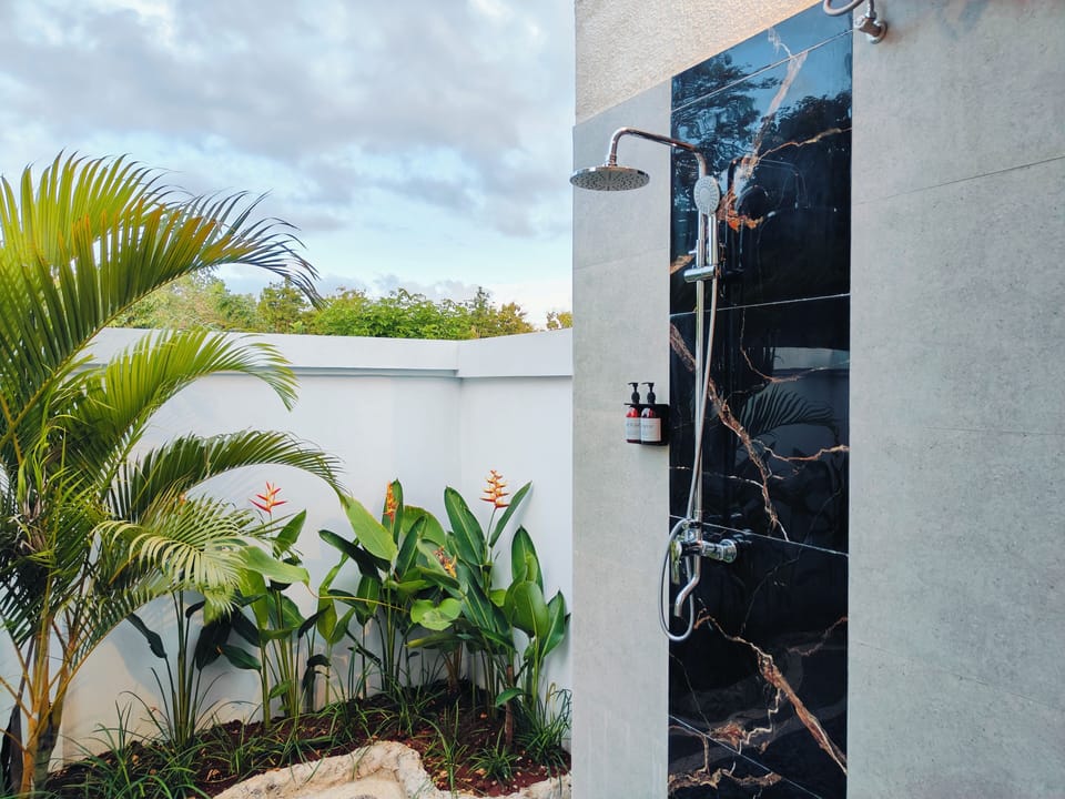 Deluxe Double Room | Bathroom