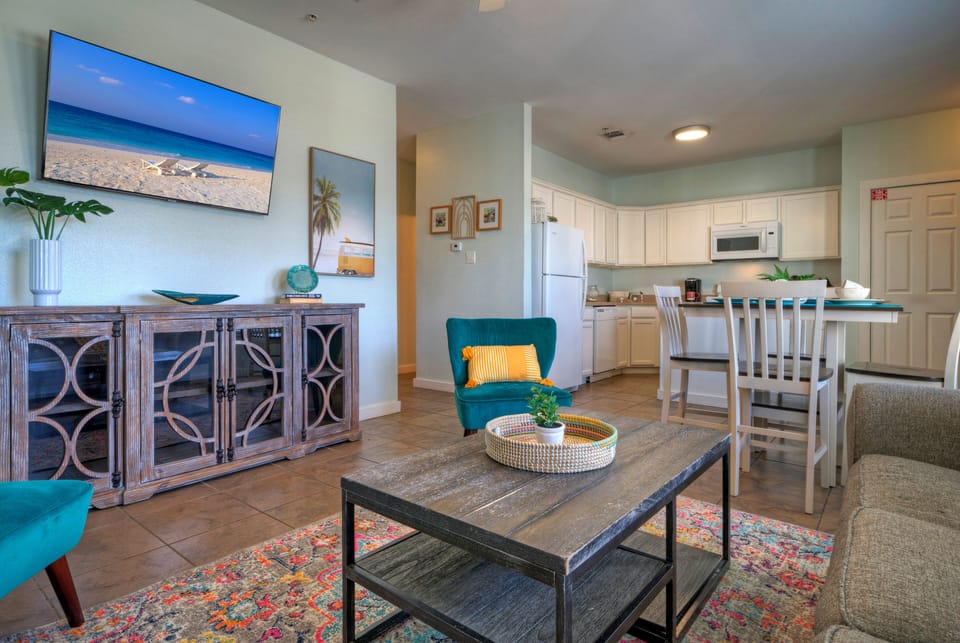Open layout for seamless transitions. (Unit 103)