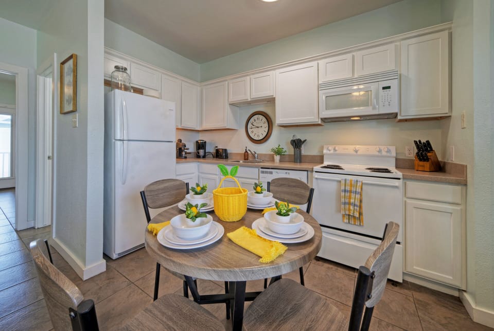 Dining area (Unit 104)