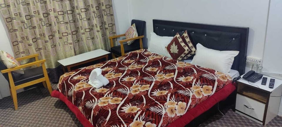 Standard Room, Mountain View | Desk, laptop workspace, WiFi (free)