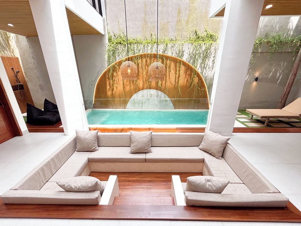 Sunken Lounge & Swimming Pool