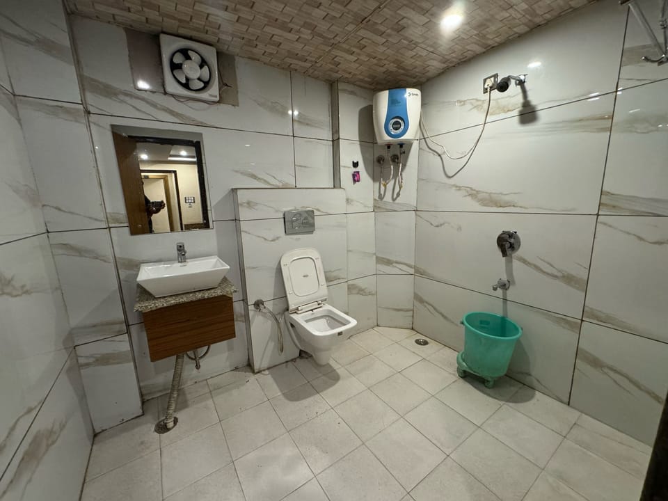 Deluxe Double Room | Bathroom