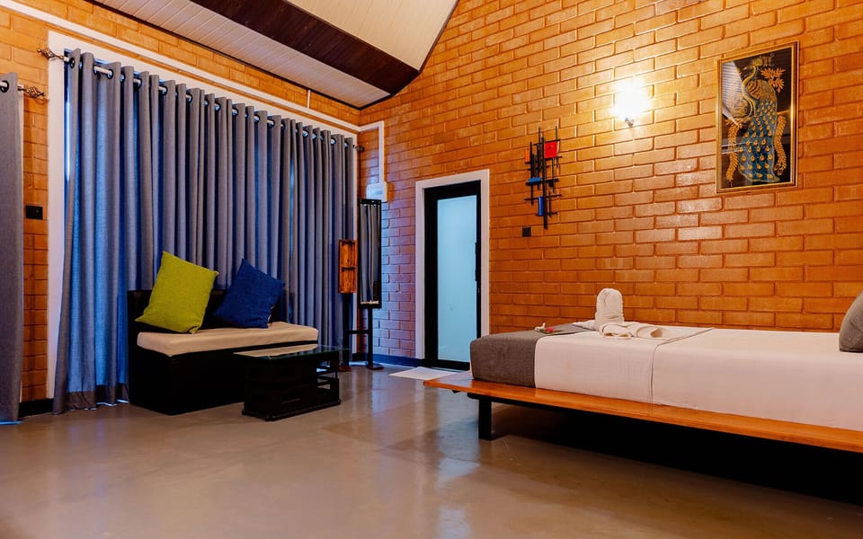 Desk, laptop workspace, free WiFi, bed sheets