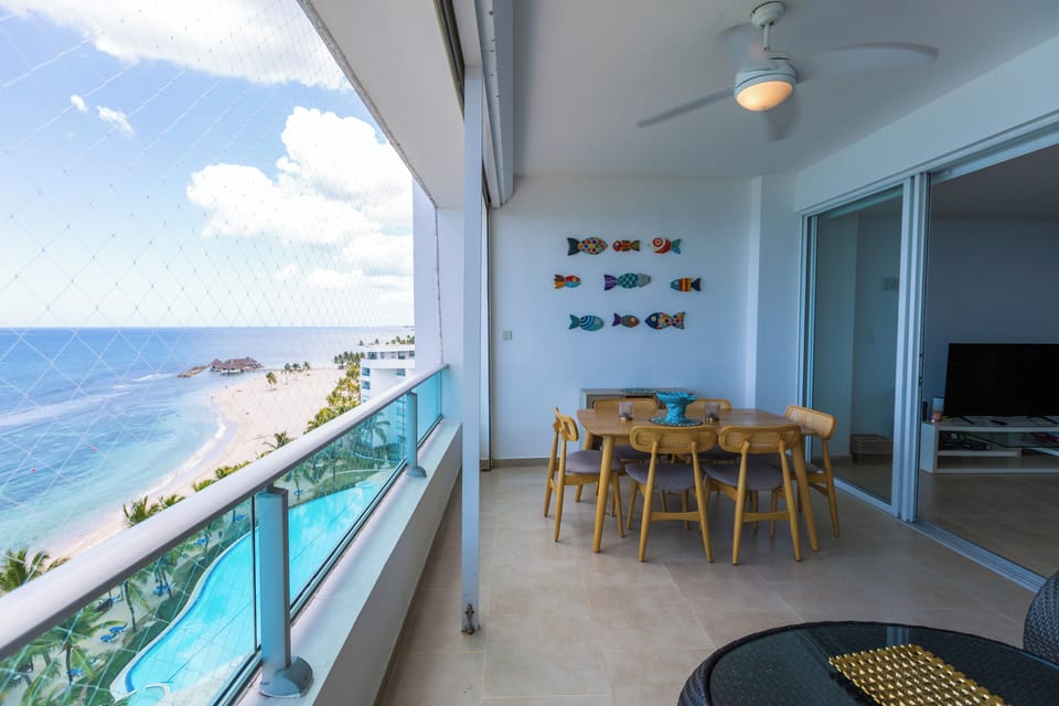 Dine with a View – Whether it’s breakfast or dinner, every meal tastes better with the sound of the waves in the background.