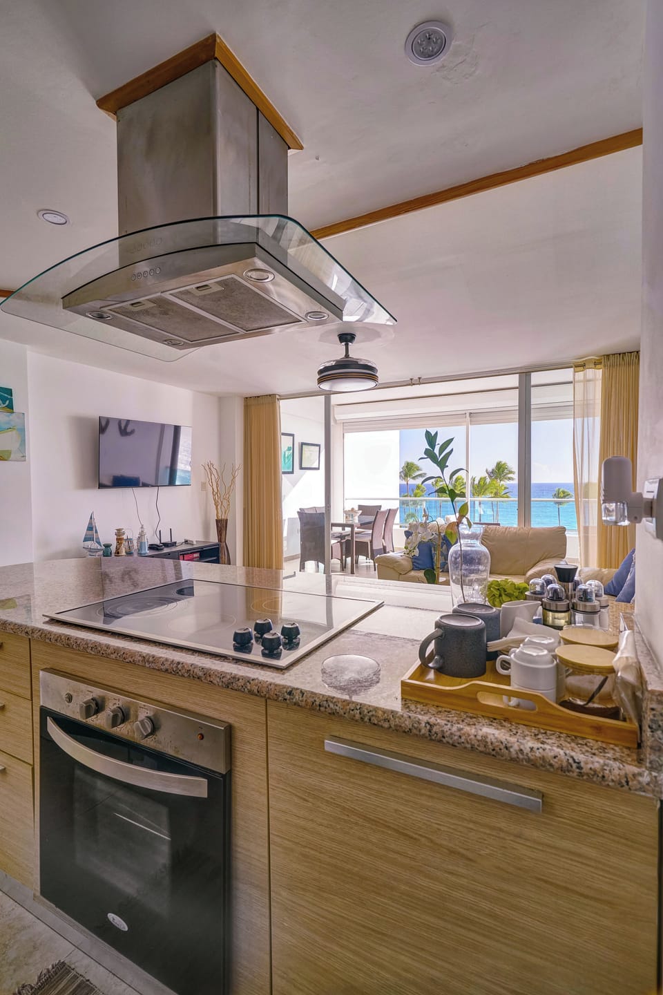 Dine with a View – Whether it’s breakfast or dinner, every meal tastes better with the sound of the waves in the background.