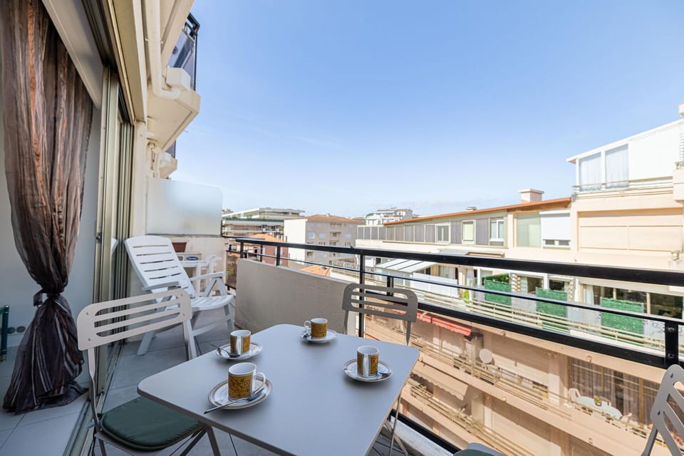 Balcony / Terrace / Patio