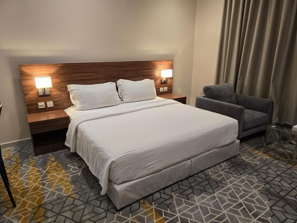 Minibar, free WiFi, bed sheets
