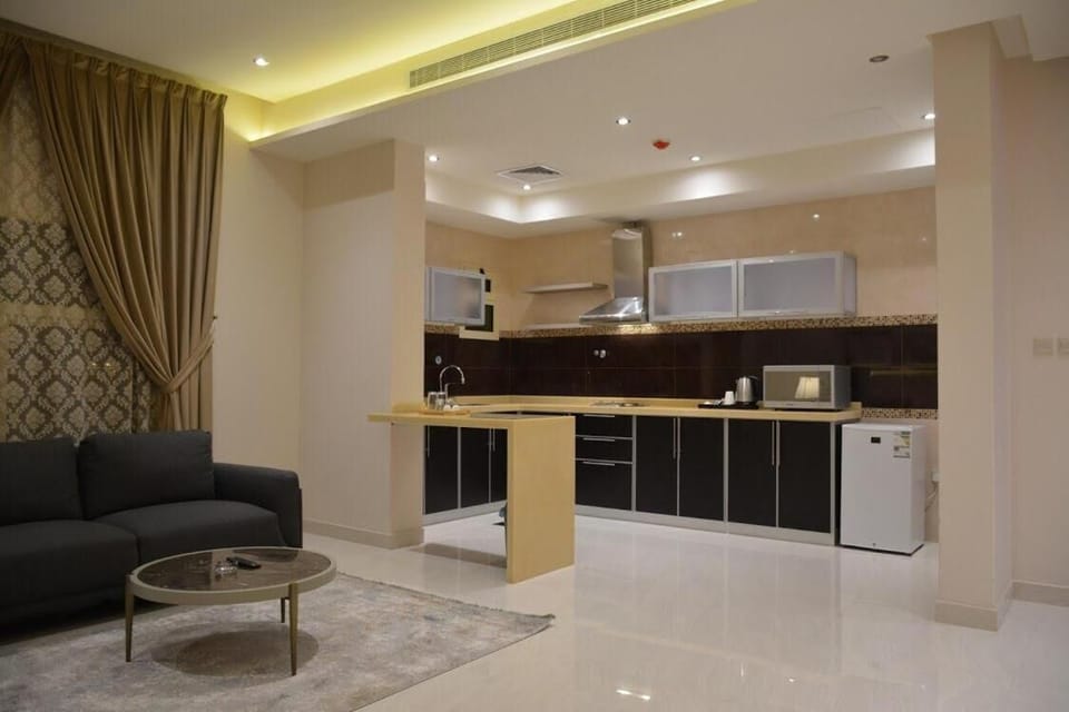 Minibar, free WiFi, bed sheets