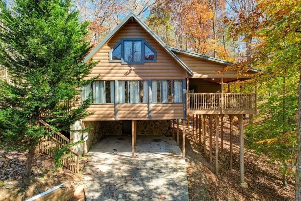 Main View/Cabin Front