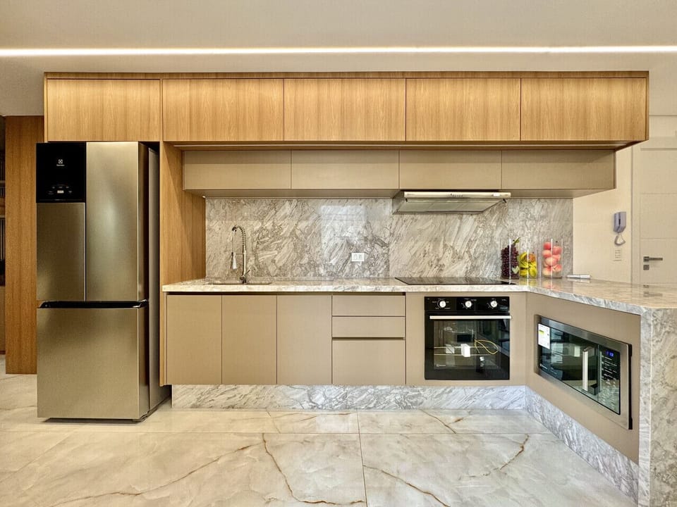 Kitchen Gourmet com bancada de madeira
