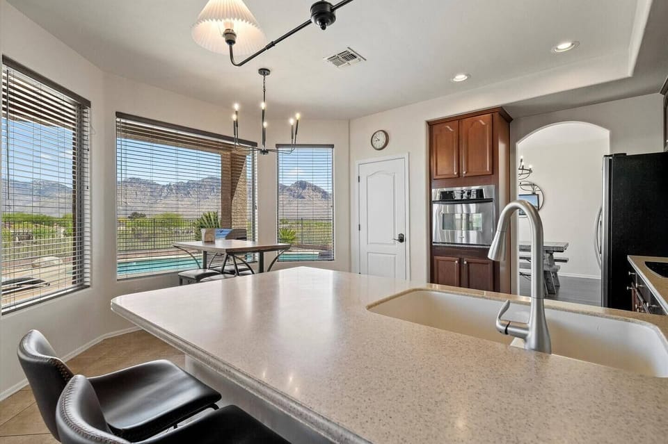 Plenty of counterspace in the kitchen!