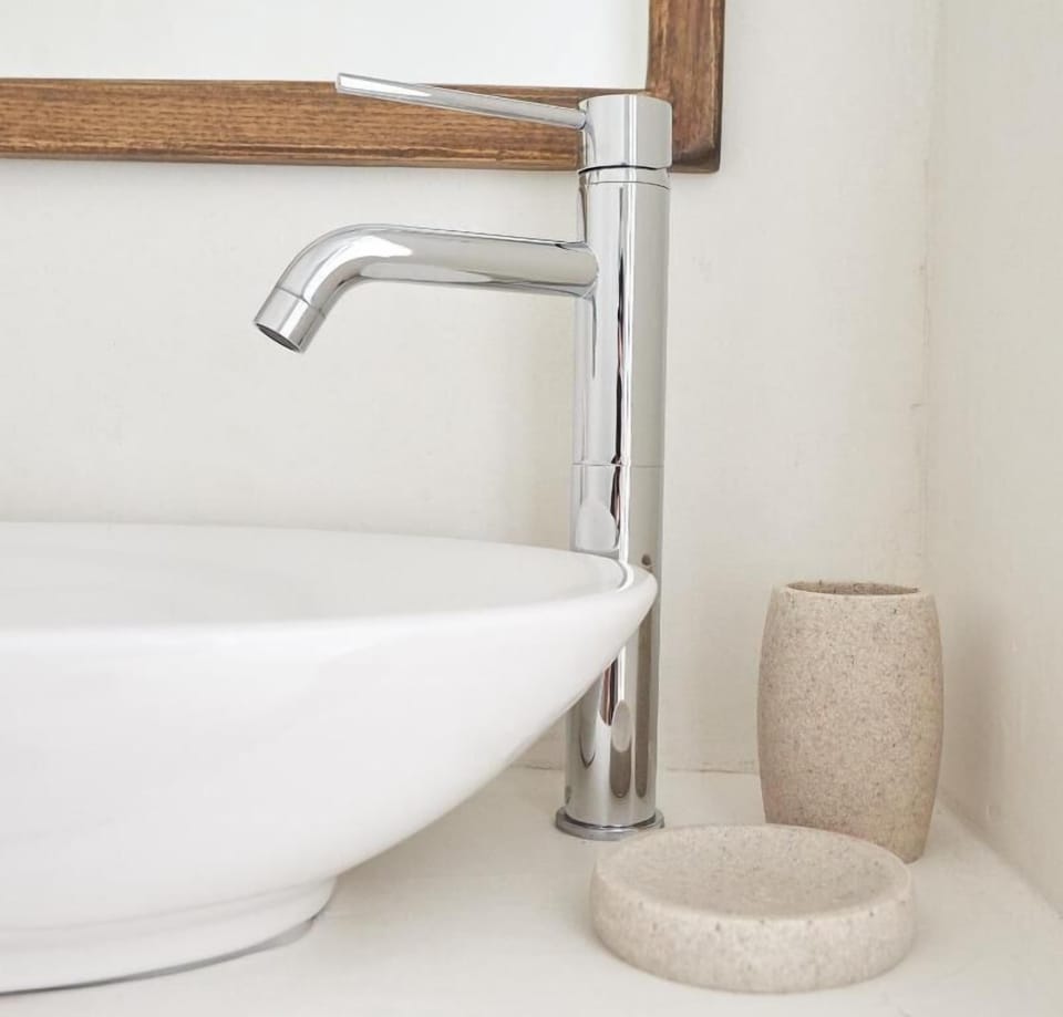 Classic Double Room, City View | Bathroom | Bathrobes, slippers