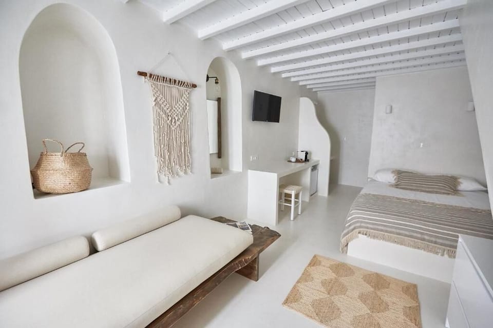 Classic Triple Room | In-room safe, laptop workspace, soundproofing, iron/ironing board