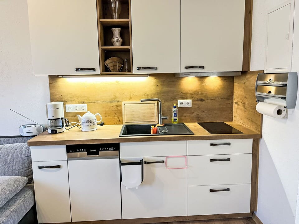 Kitchen Appliance, Countertop, Kitchen, Cabinetry, Wood, Major Appliance, Interior Design, Furniture, Flooring, Home Appliance
