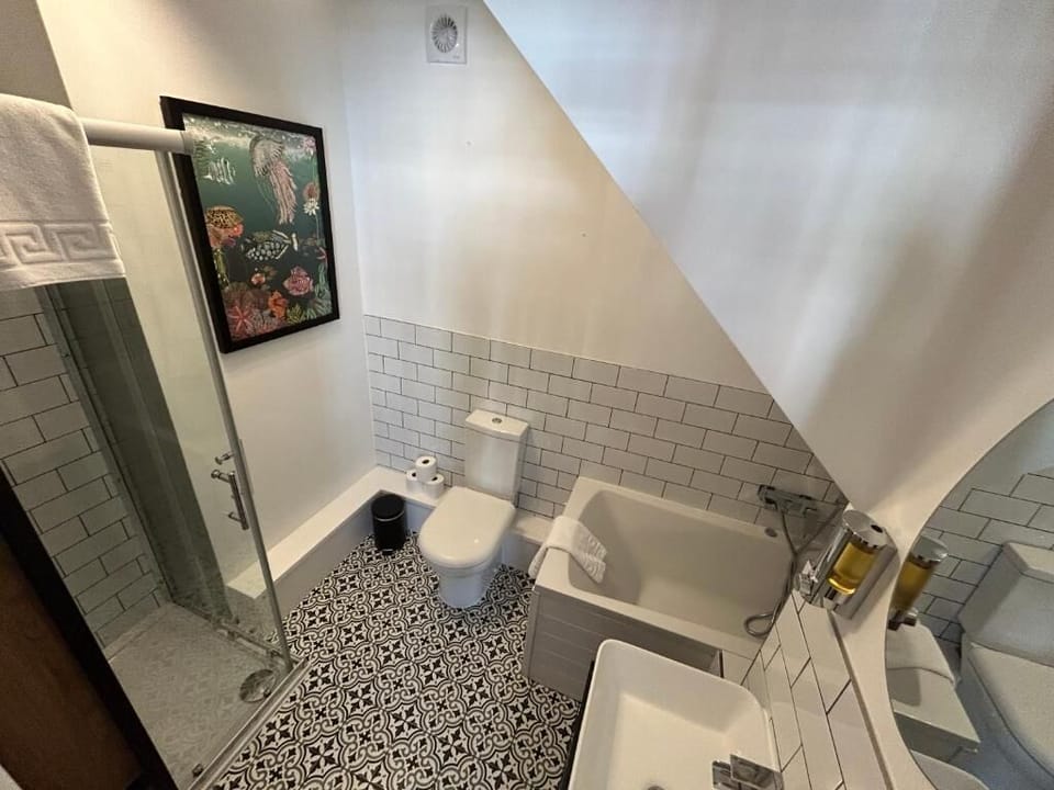 The Hideaway – 2-Bedroom Apartment with outdoor terrace & free parking Apartment hotel in Lancaster