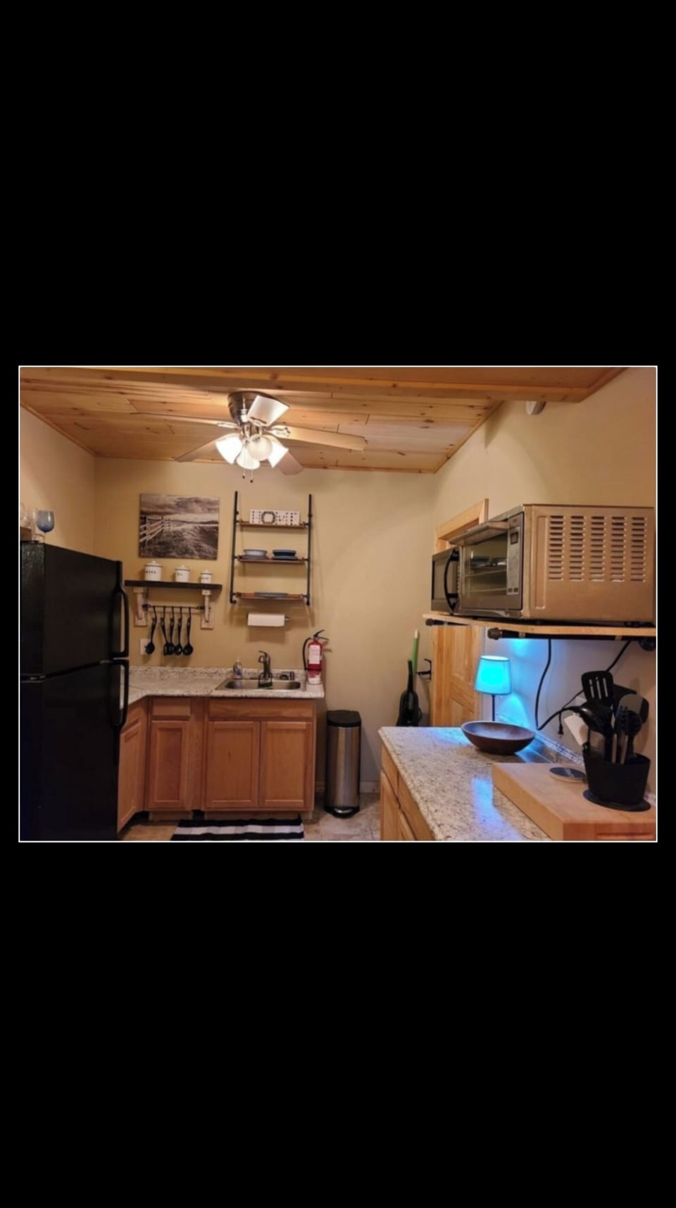 kitchenette 