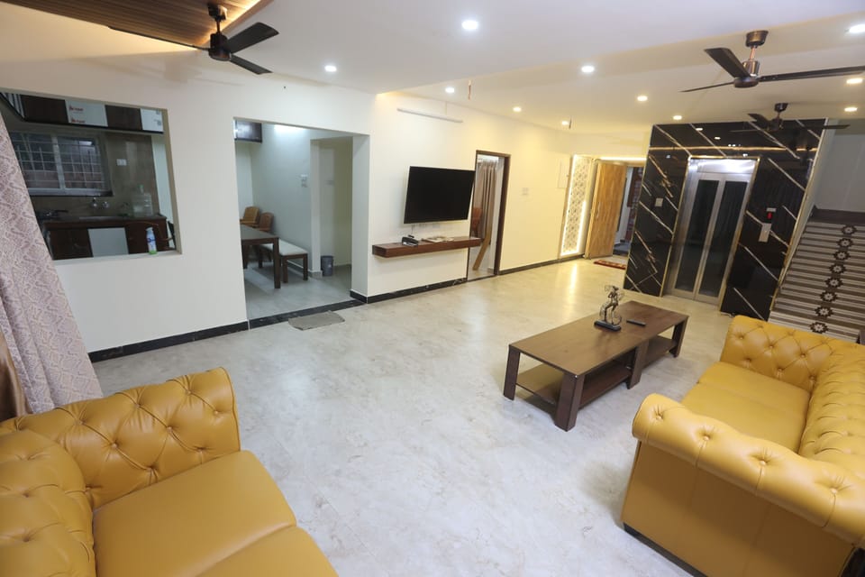 Luxury Apartment, Beach View | Soundproofing, free WiFi