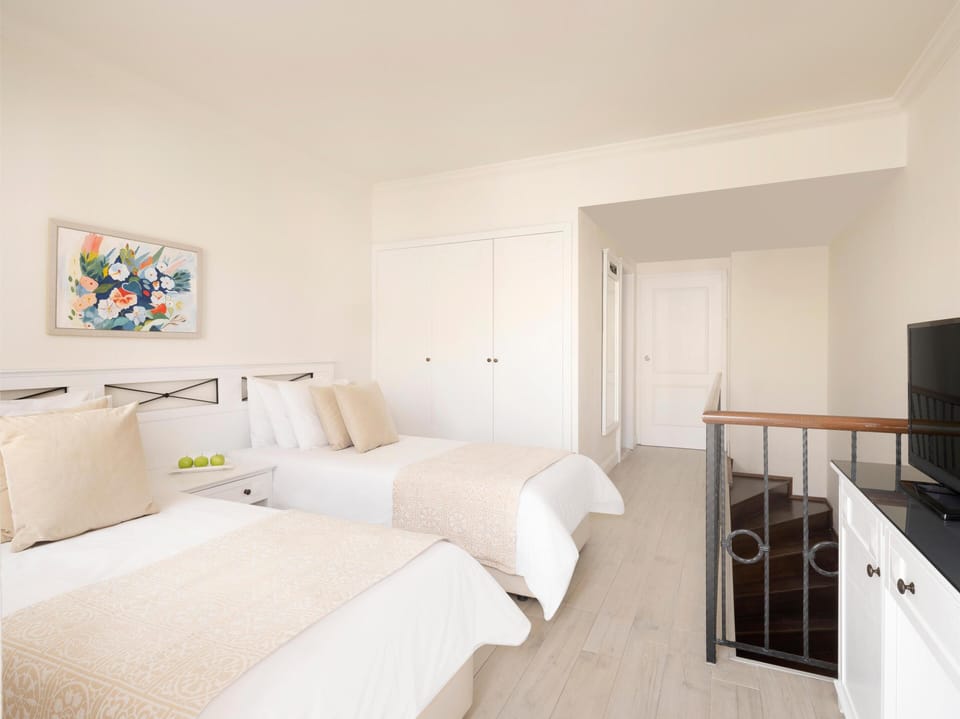 Family Duplex | Free minibar, in-room safe, desk, soundproofing