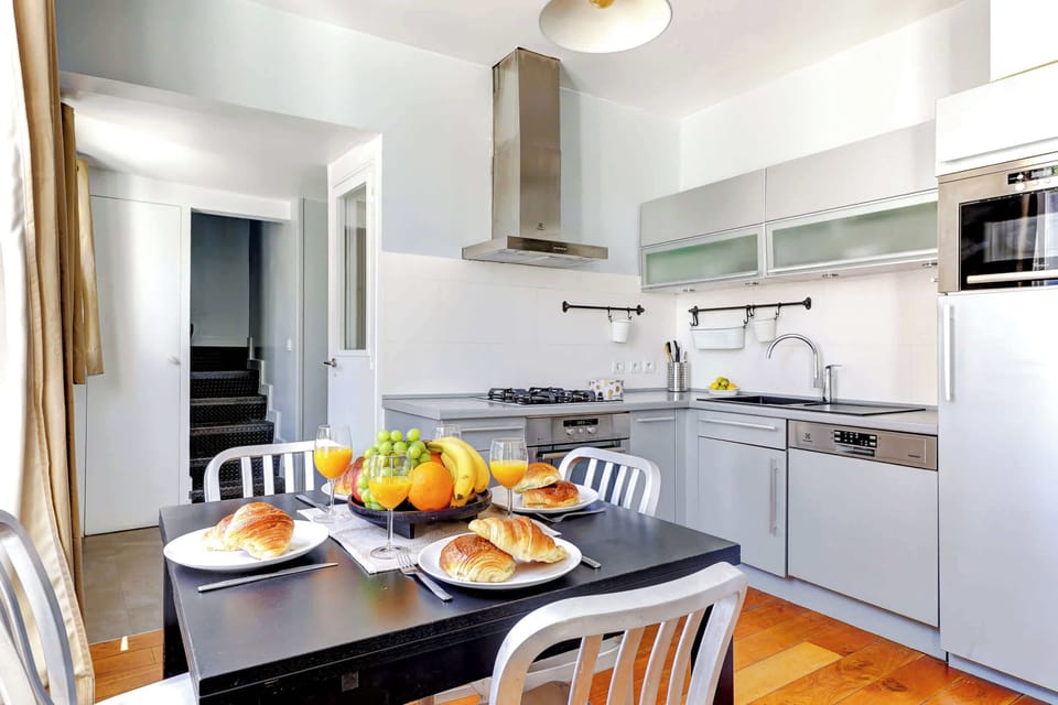 The kitchen and dining area