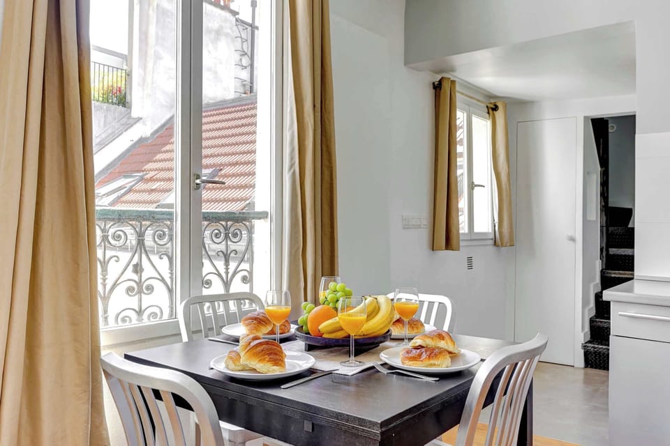 The kitchen and dining area