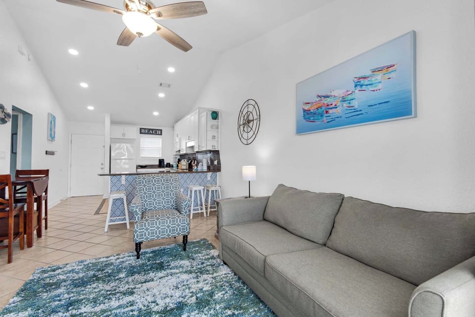 Living and kitchen area