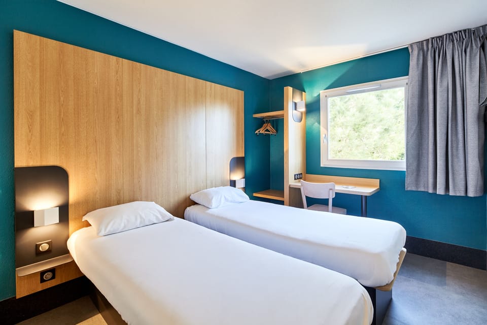 Twin Room | Premium bedding, desk, soundproofing, free WiFi