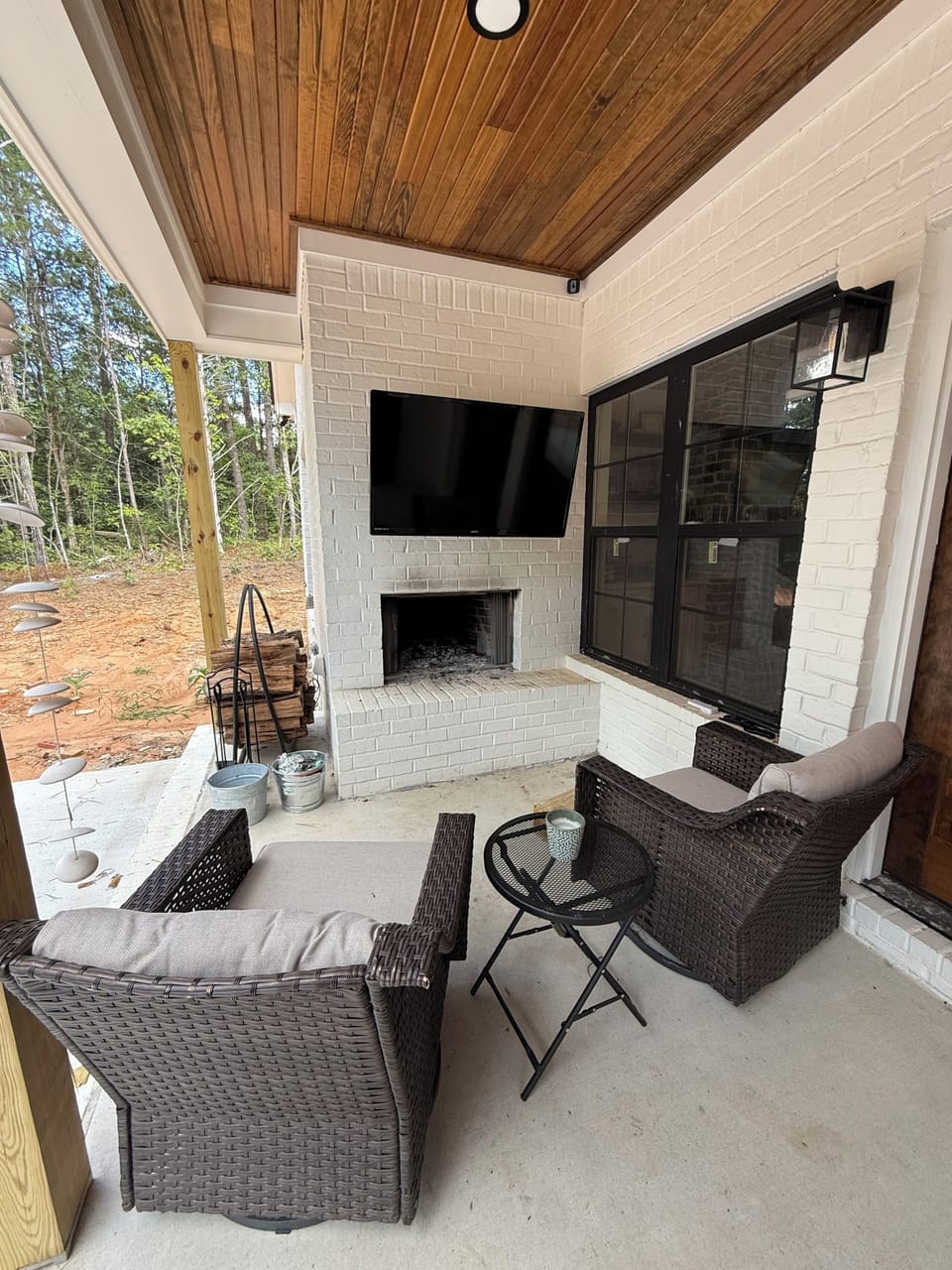 Outdoor fireplace