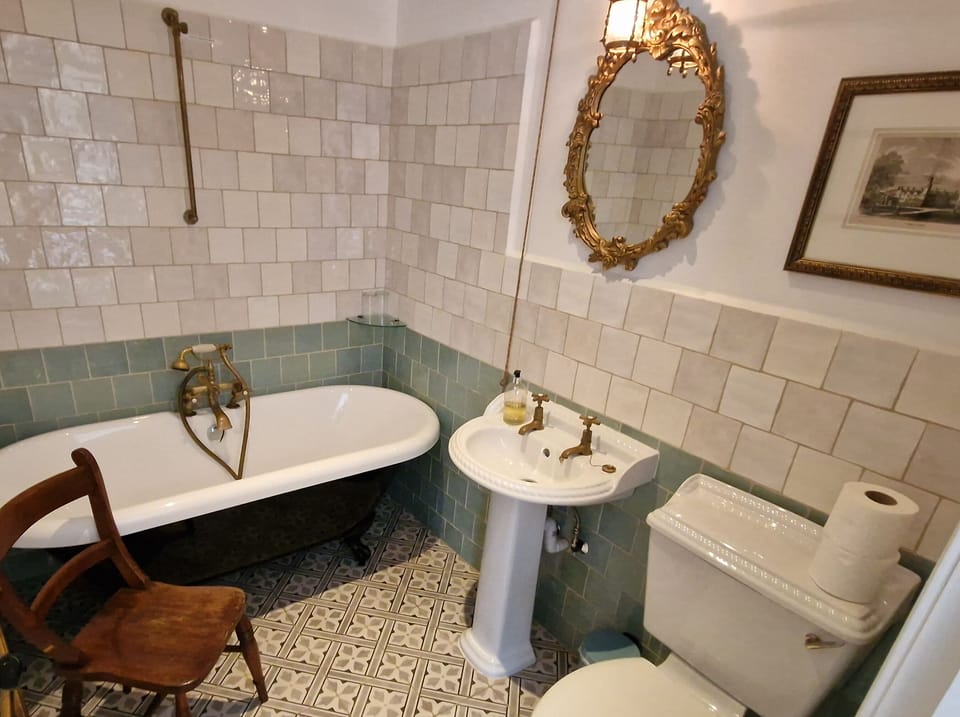 Traditional Double Room, 1 Queen Bed, Mountain View | Desk, laptop workspace, soundproofing, free WiFi