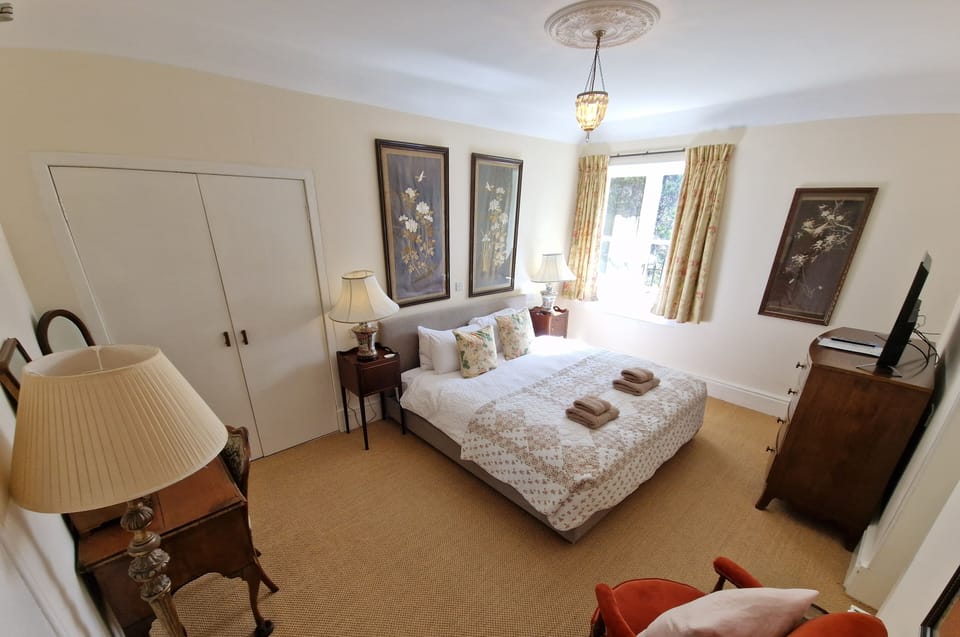 Traditional Double Room, 1 Queen Bed, Mountain View | Desk, laptop workspace, soundproofing, free WiFi