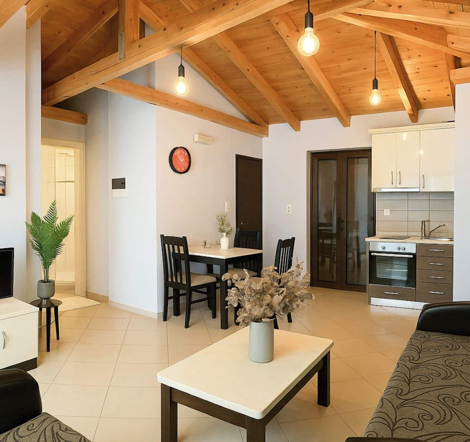 Bright and airy design – Thoughtfully laid out living area perfect for lounging and dining