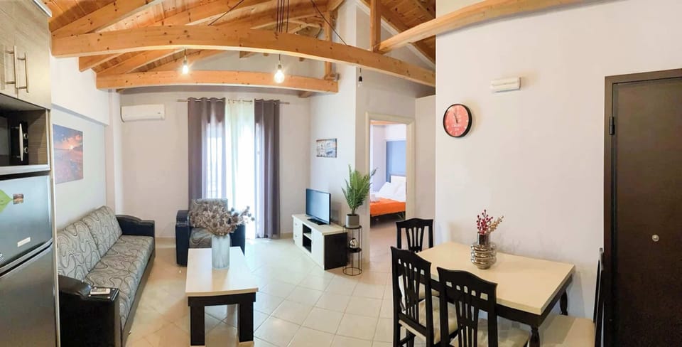 Comfort and charm – A welcoming space with direct access to the sunny balcony