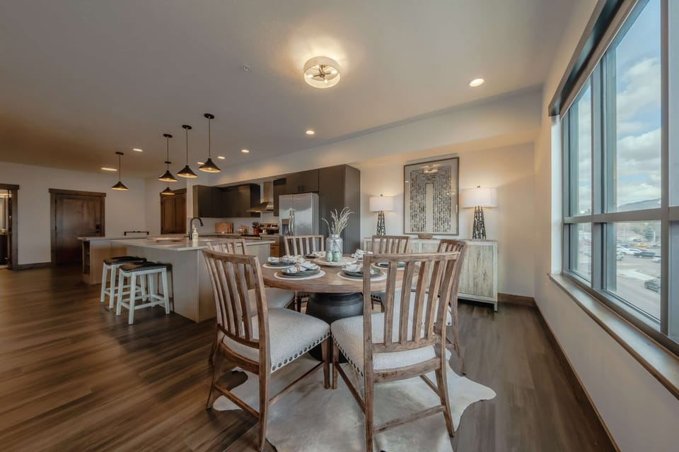 Dining table with seating for 6  and additional counter seating