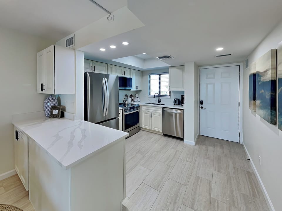 Entry Area to Kitchen