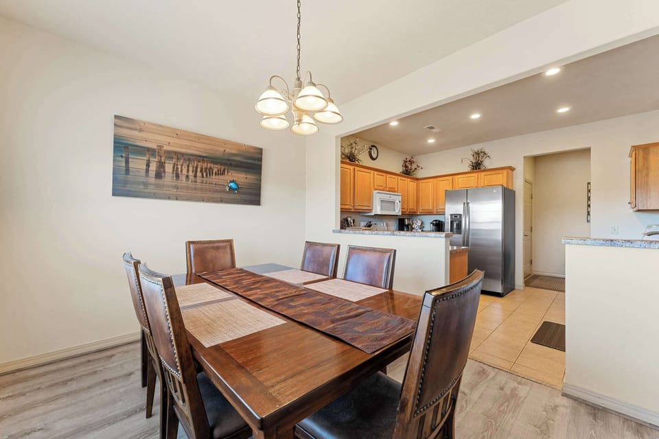 Make mealtime memories together at the dining table, with space for 6