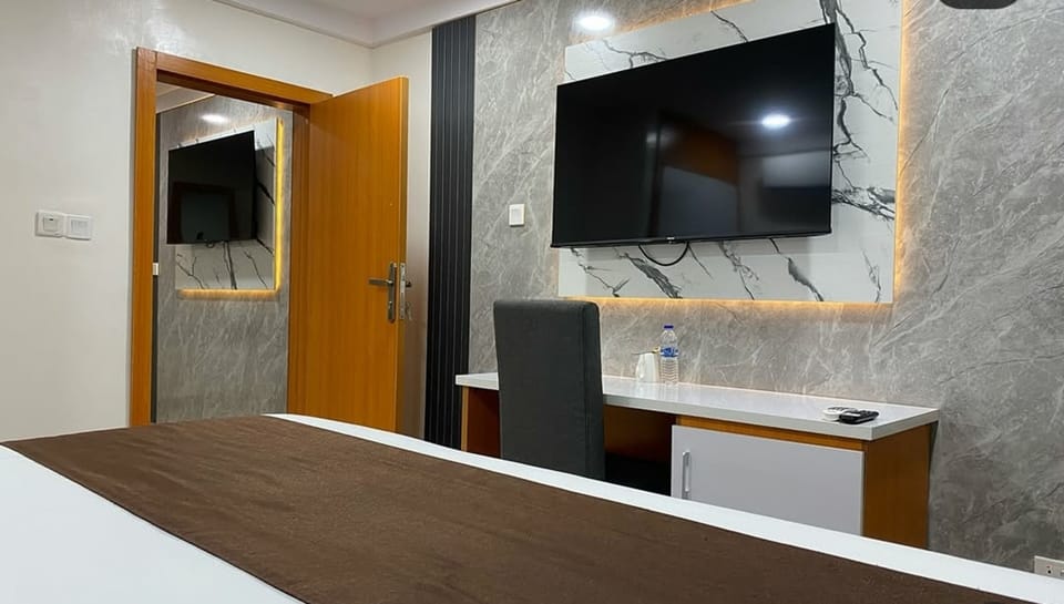 Desk, laptop workspace, free WiFi