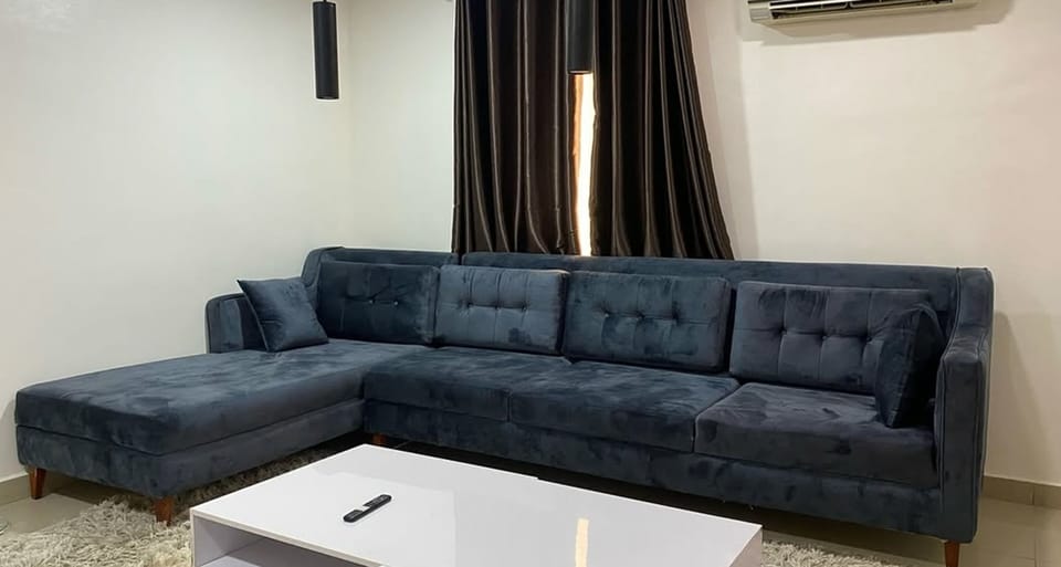 Comfort Room | Desk, laptop workspace, free WiFi