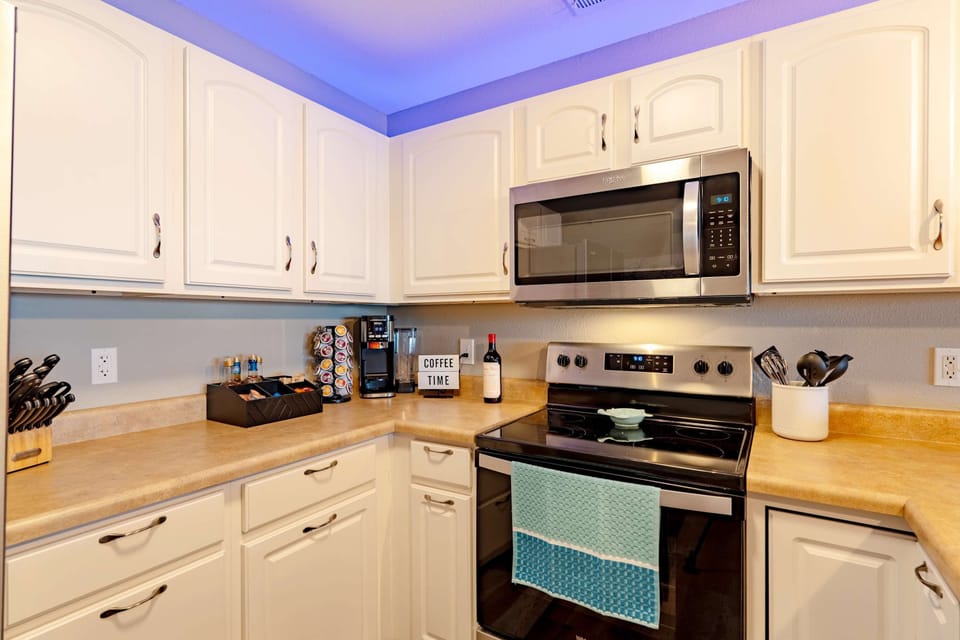 Condo, Multiple Beds, Balcony (Highland Shores Haven) | Private kitchen | Fridge, microwave, oven, stovetop