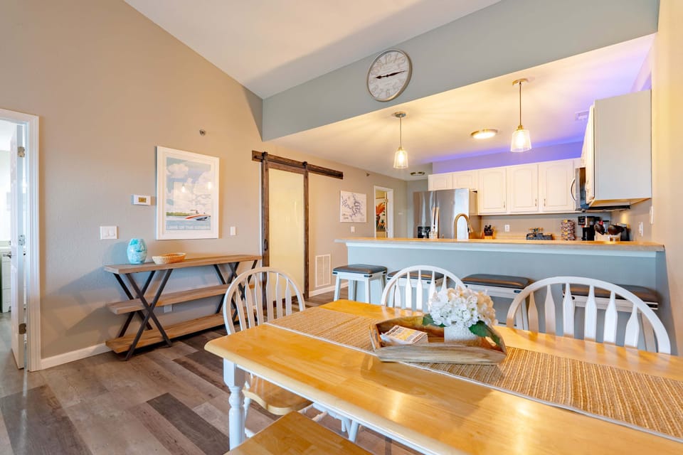 Condo, Multiple Beds, Balcony (Highland Shores Haven) | Dining