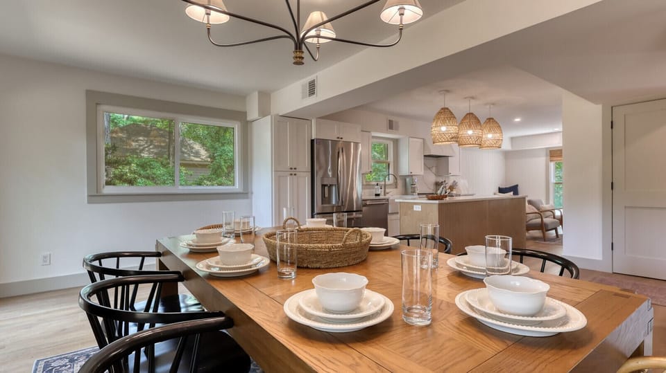 Dining Area for Family Meals or Quick Eats Before or After the Beach