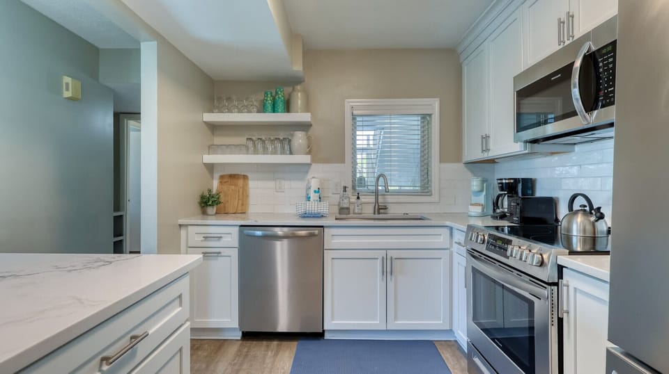Fully Stocked Chef’s Kitchen – Cook, Sip & Savor the Island Life