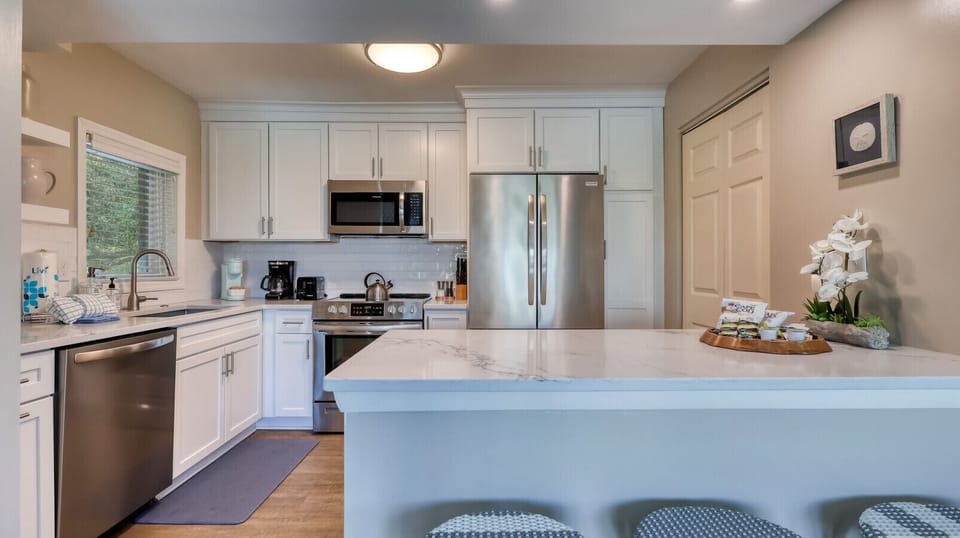 Fully Stocked Chef’s Kitchen – Cook, Sip & Savor the Island Life