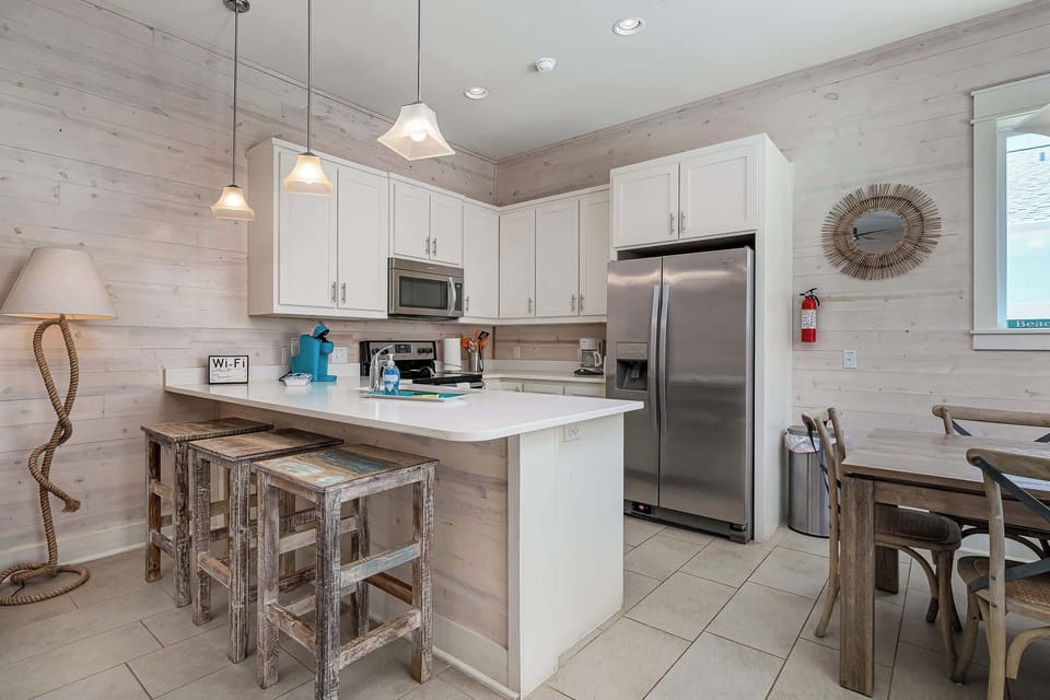 Another look at the fully equipped, stylish and modern kitchen. 