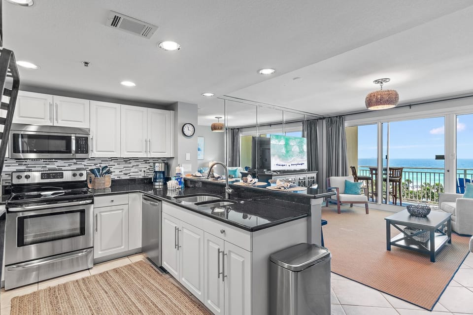 Condo, Multiple Beds (Sterling Shores 616) | Private kitchen | Oven, toaster