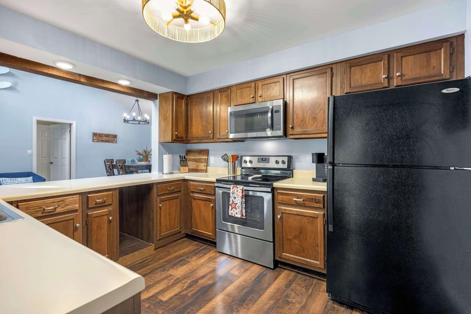 Condo, Multiple Beds, Patio (Ozark Escape) | Private kitchen | Fridge, microwave, oven, stovetop