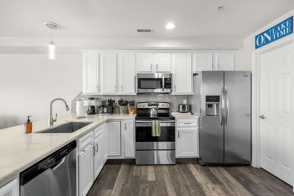Condo, Multiple Beds, Balcony (Seascape Cove) | Private kitchen | Fridge, microwave, oven, stovetop